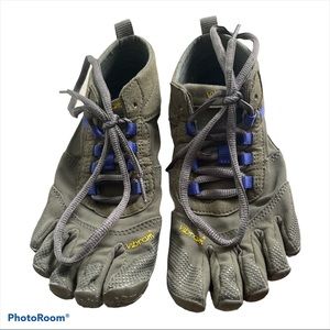 Vibram Fivefingers Womens 7-7.5 Green